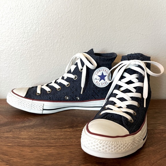 Rare Navy eyelet print Converse 7 1/2 - Picture 4 of 12